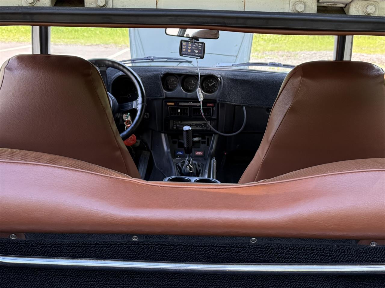 Datsun-280z-1977-White-Brown-black-13