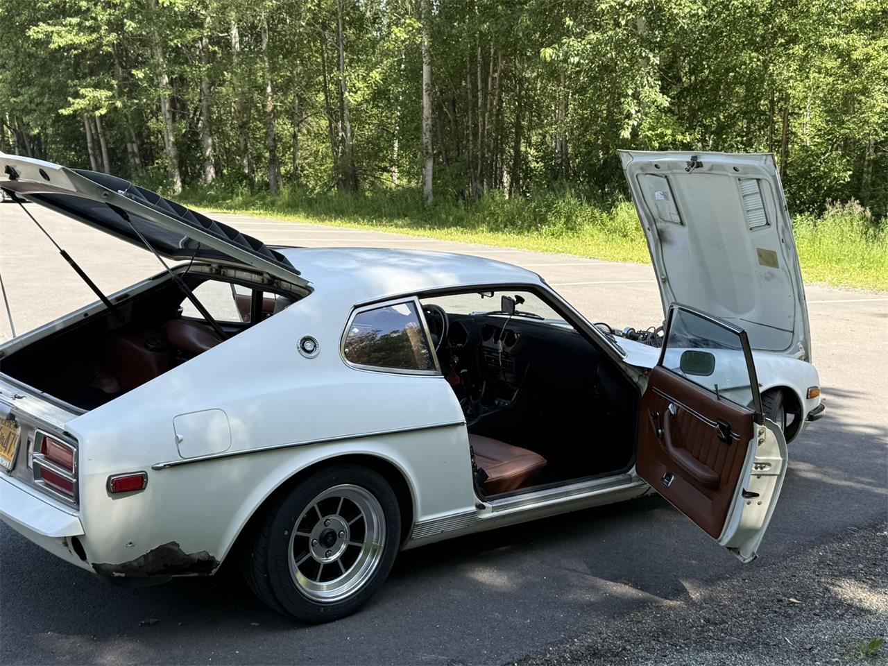 Datsun-280z-1977-White-Brown-black-3