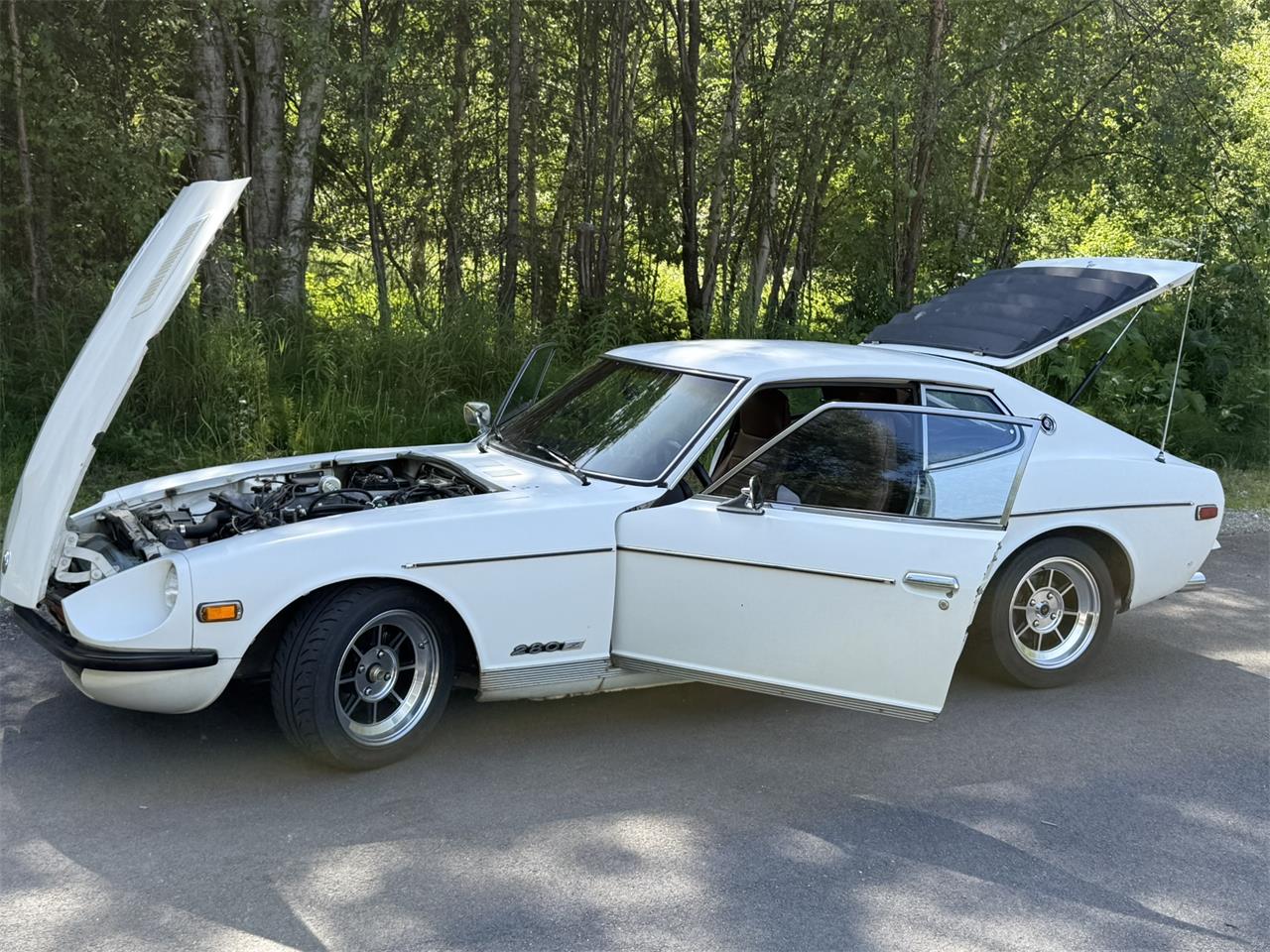 Datsun-280z-1977-White-Brown-black-8