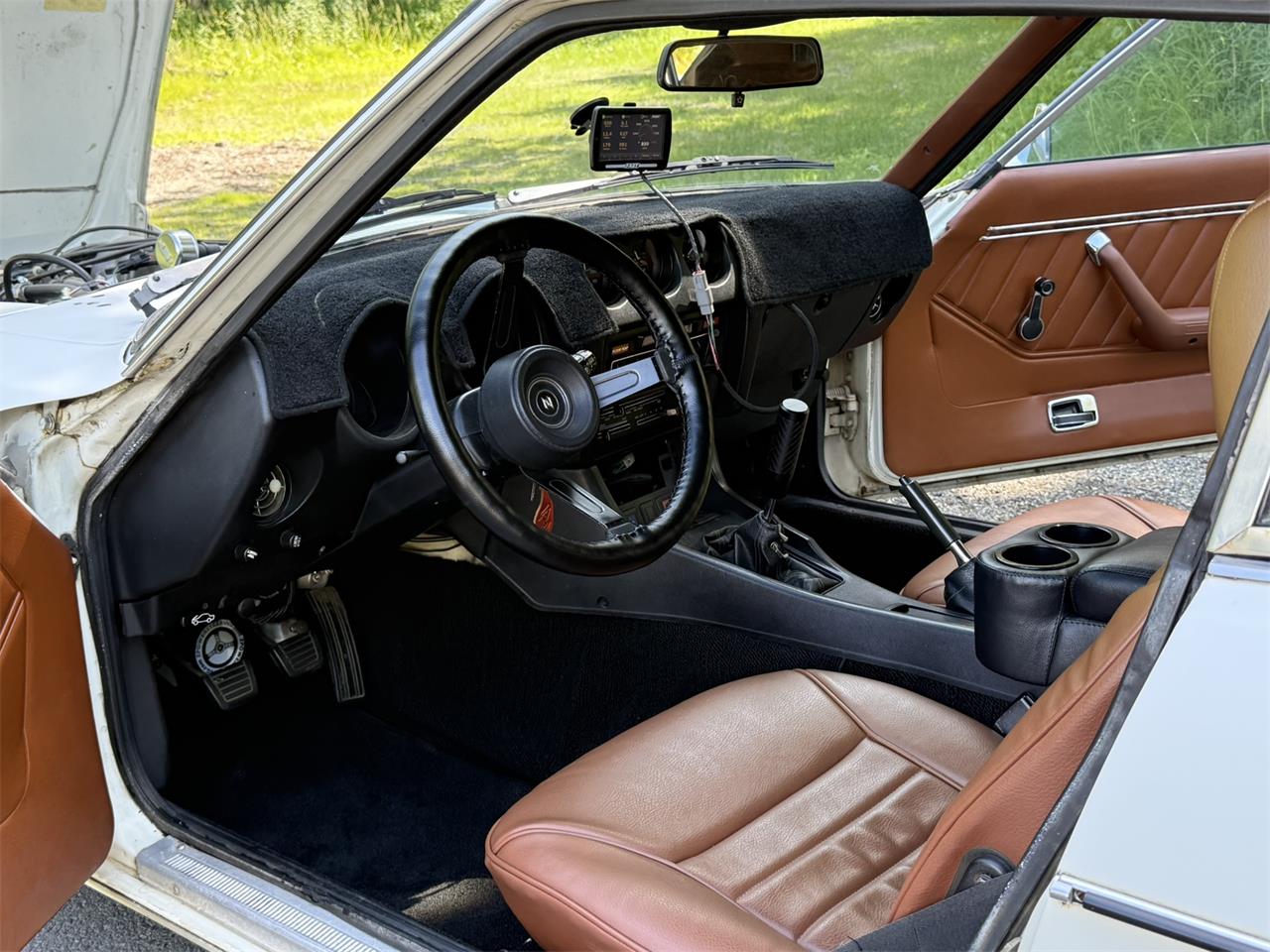 Datsun-280z-1977-White-Brown-black-9