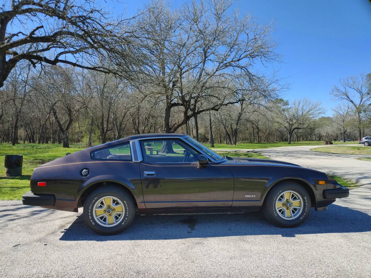 Datsun-280zx-1979-brown