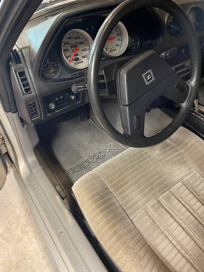 Datsun-280zx-turbo-1982-silver-14