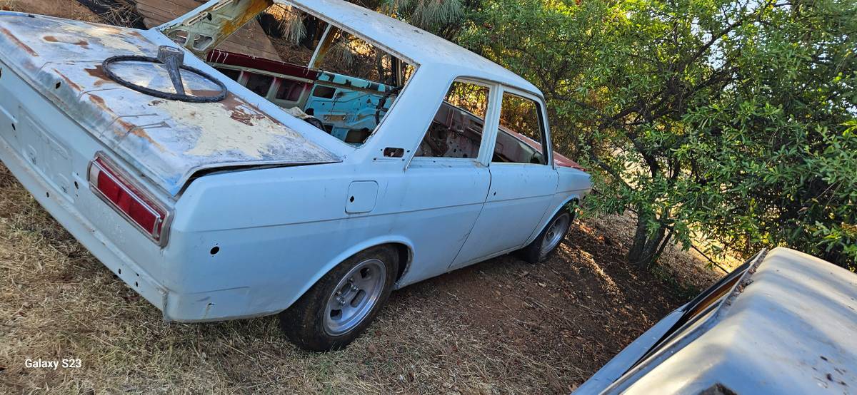 Datsun-510-1972-custom-17