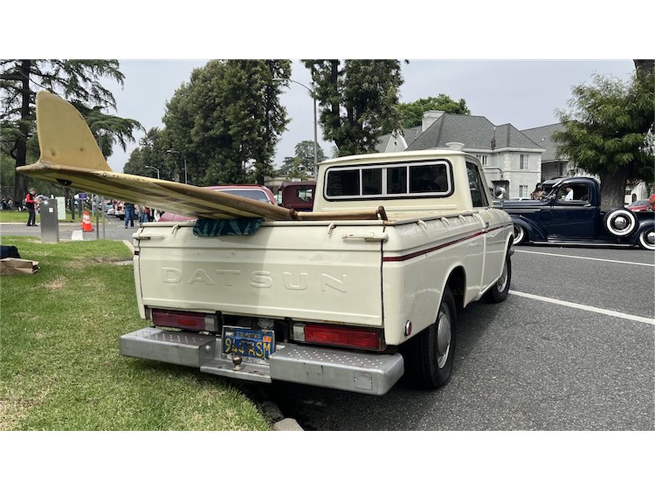 Datsun-521-1969-White-Black-3