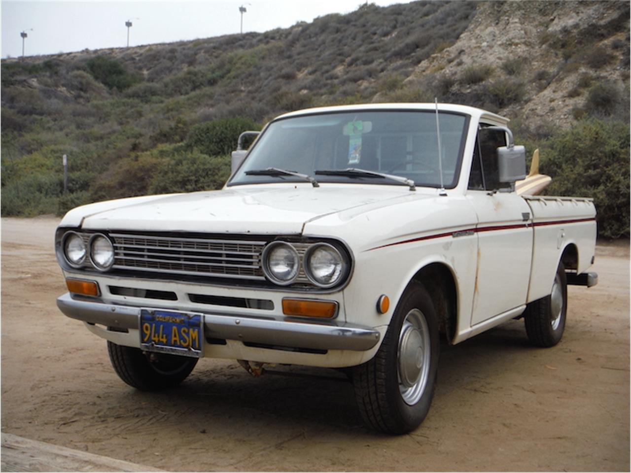 Datsun-521-1969-White-Black