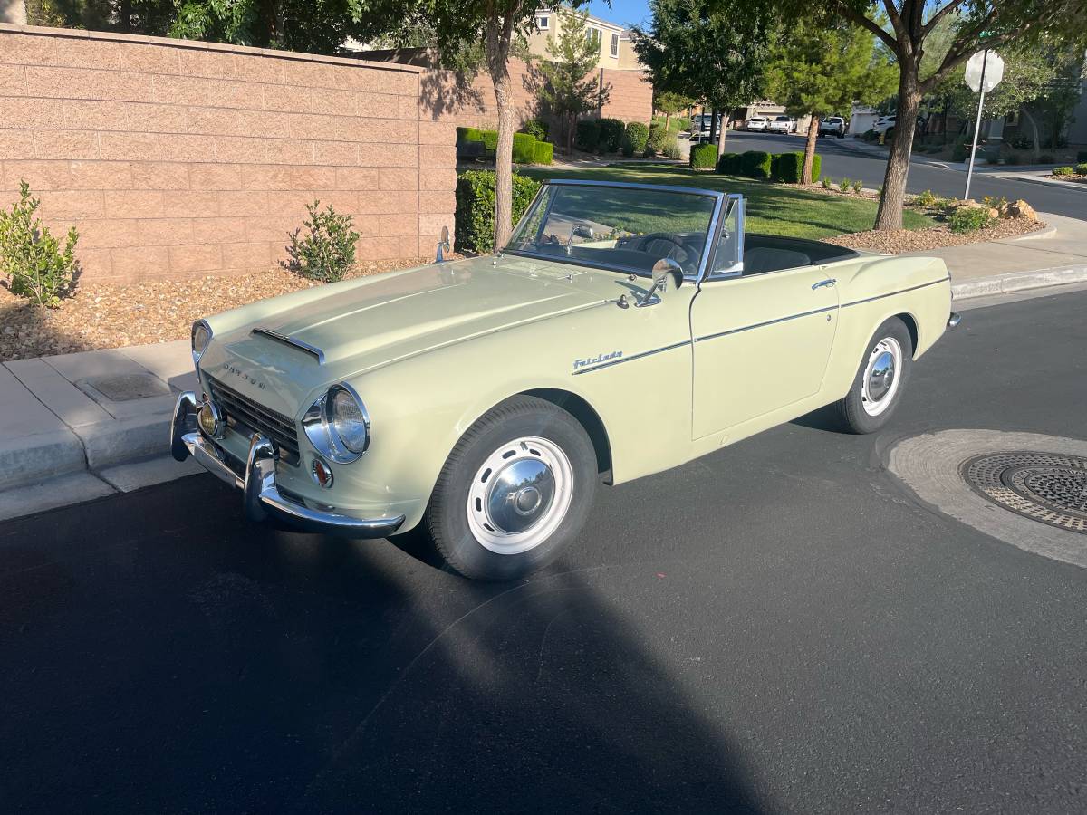 Datsun-fairlady-roadster-1966-white-1