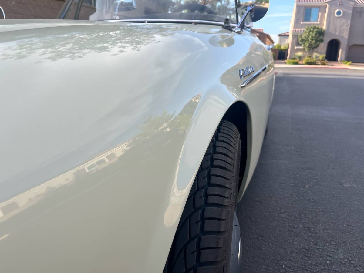 Datsun-fairlady-roadster-1966-white-11