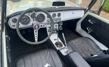 Datsun-fairlady-roadster-1966-white-13
