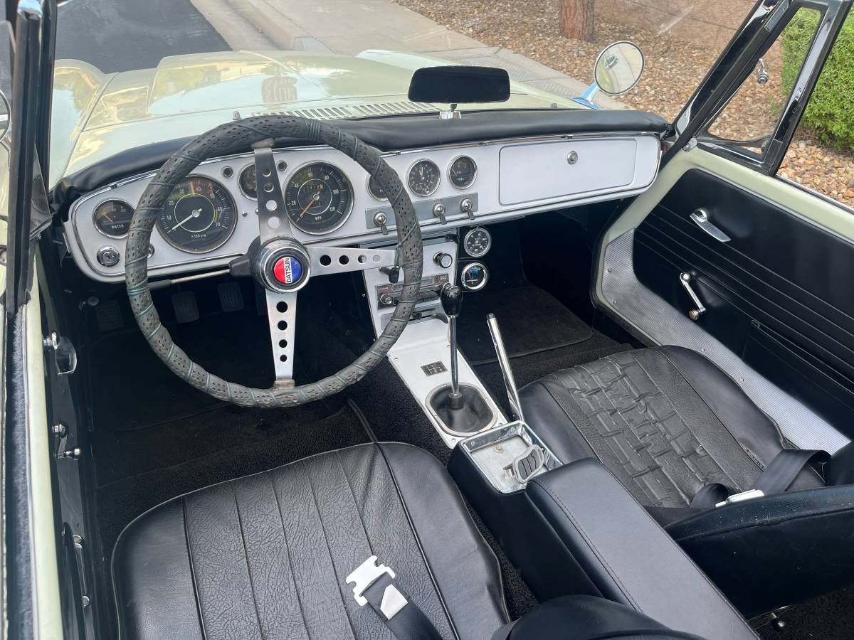 Datsun-fairlady-roadster-1966-white-13