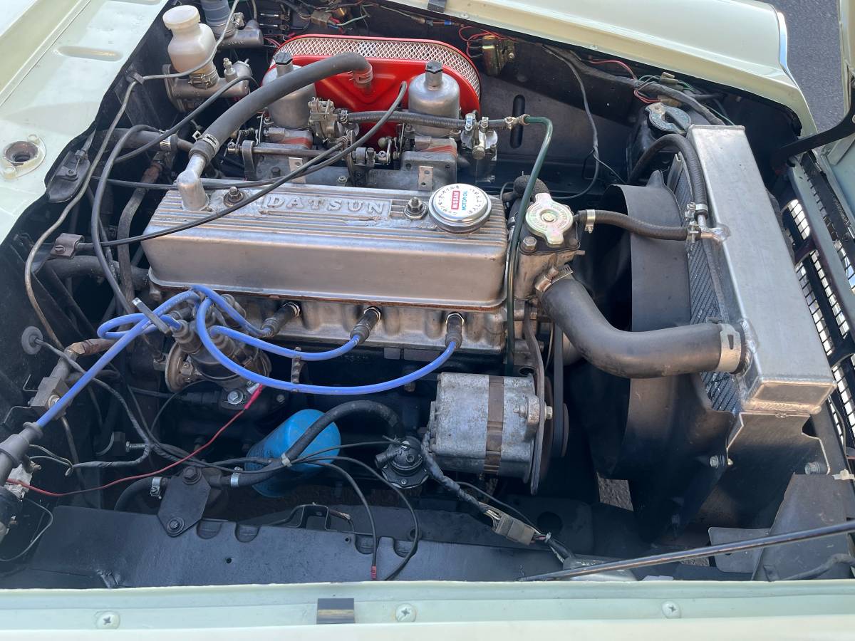 Datsun-fairlady-roadster-1966-white-16