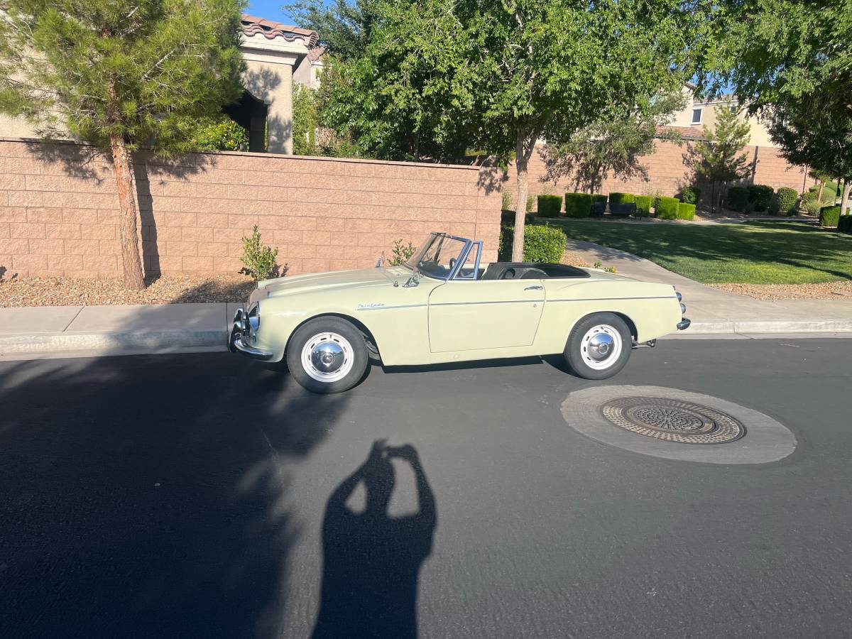 Datsun-fairlady-roadster-1966-white-2