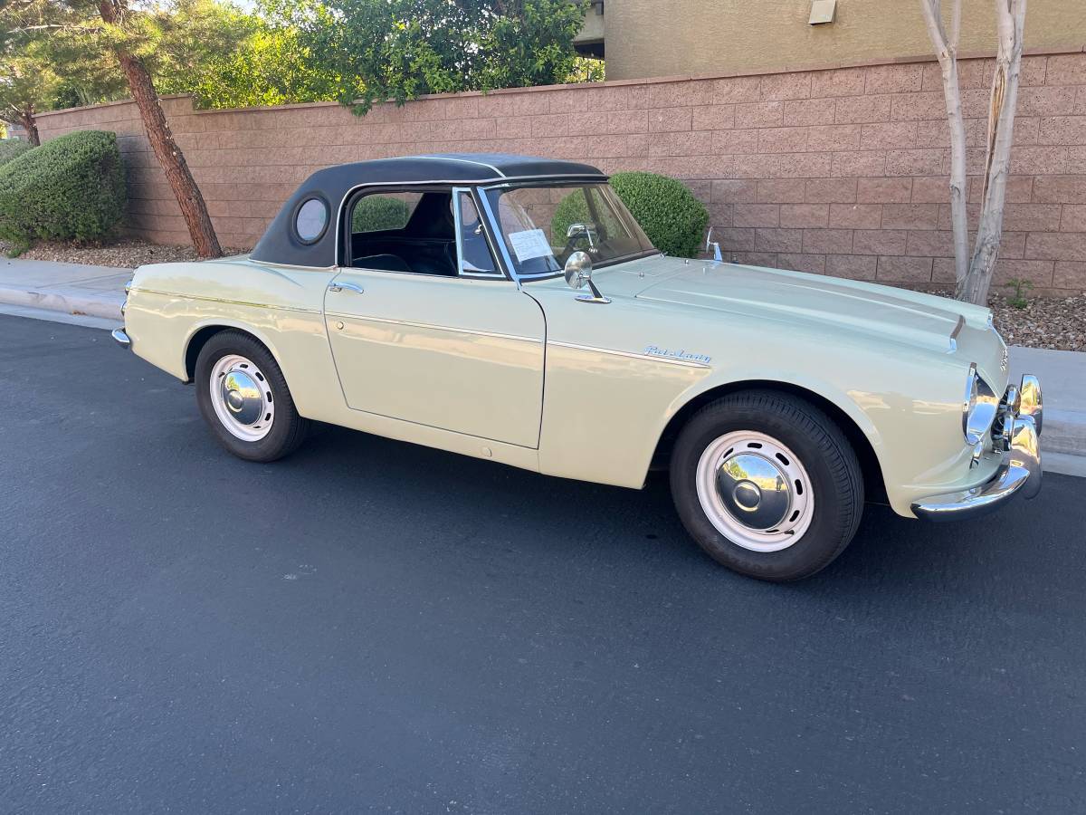 Datsun-fairlady-roadster-1966-white-3