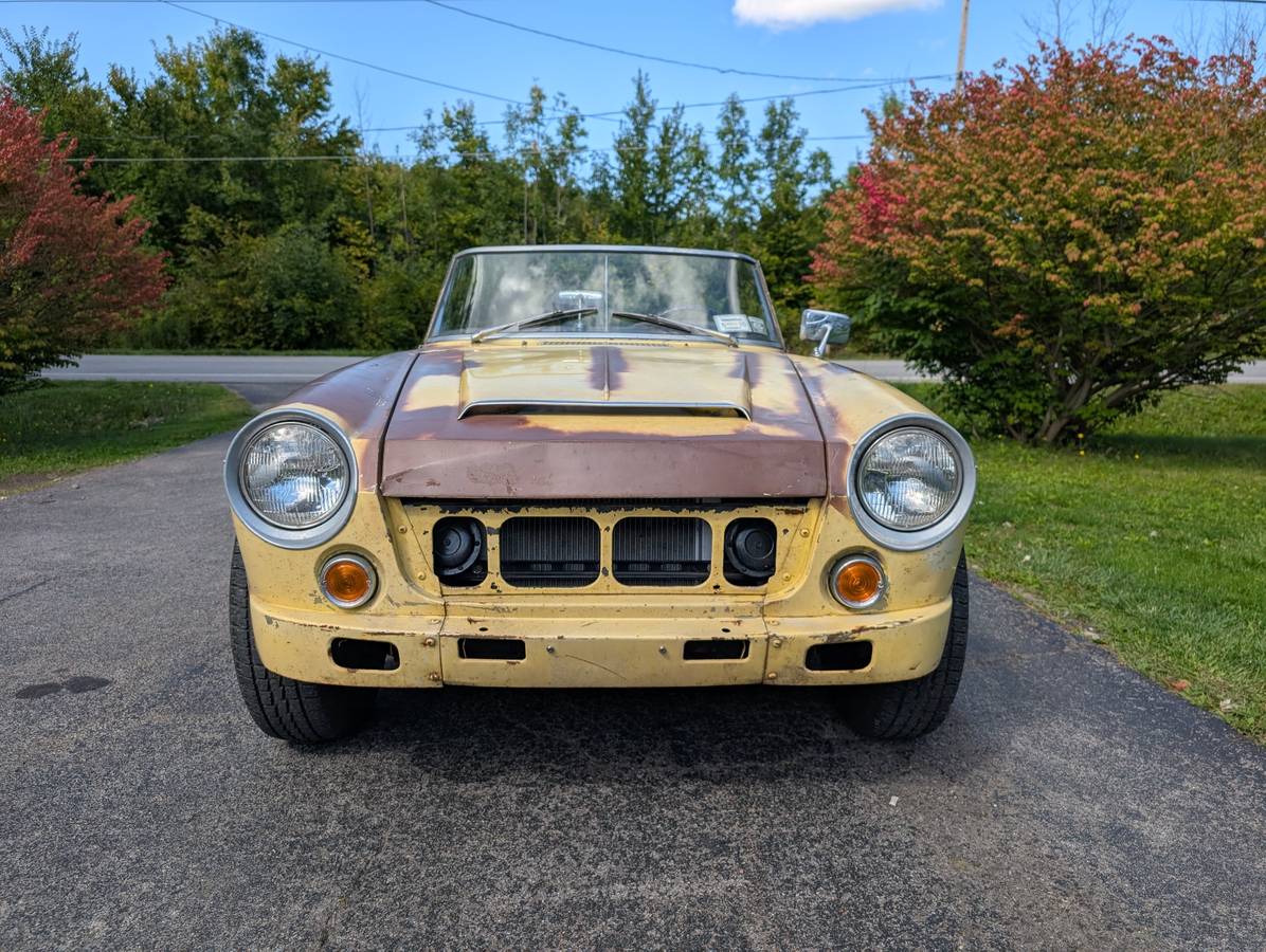 Datsun-fairlady-roadster-convertible-1966-yellow-1