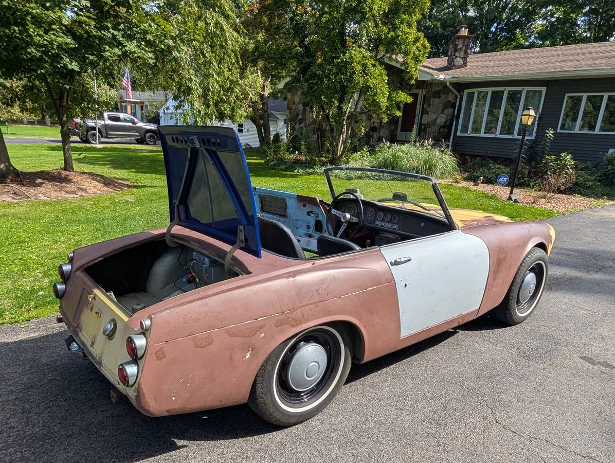Datsun-fairlady-roadster-convertible-1966-yellow-17