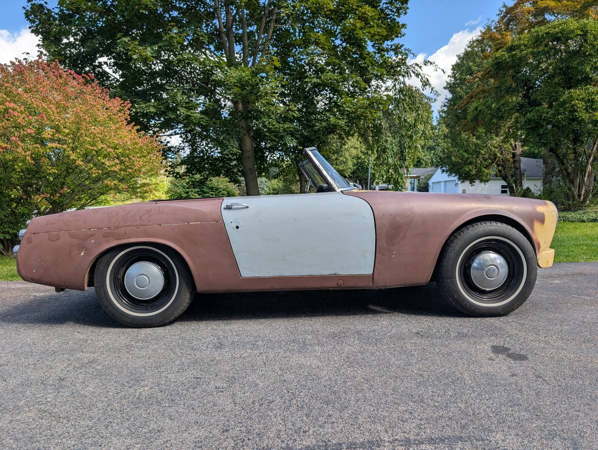 Datsun-fairlady-roadster-convertible-1966-yellow-4