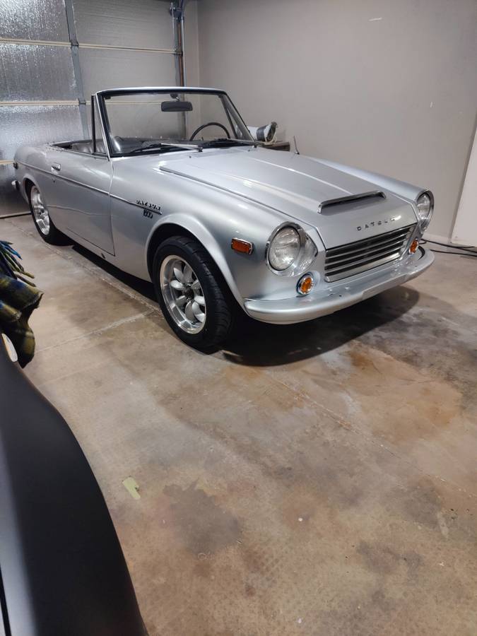 Datsun-roadster-1600-1970-grey-1