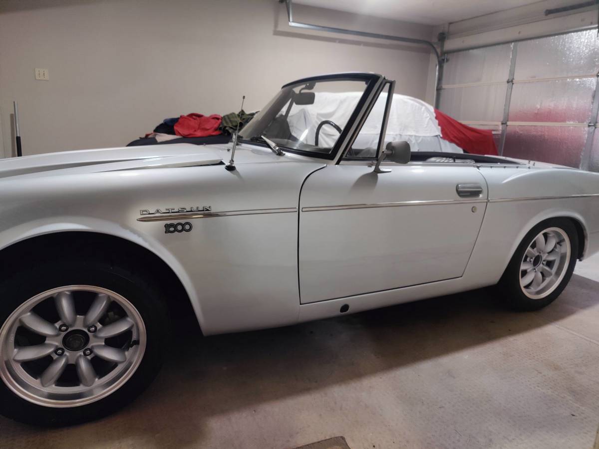 Datsun-roadster-1600-1970-grey-2