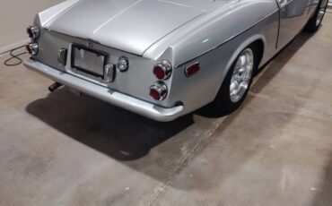 Datsun-roadster-1600-1970-grey