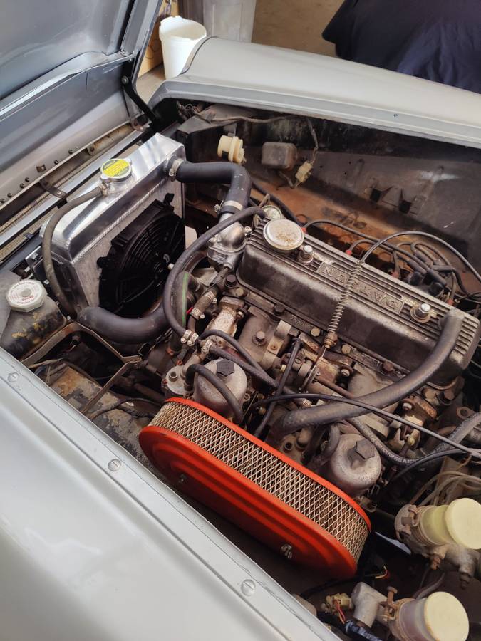 Datsun-roadster-1600-1970-grey-8