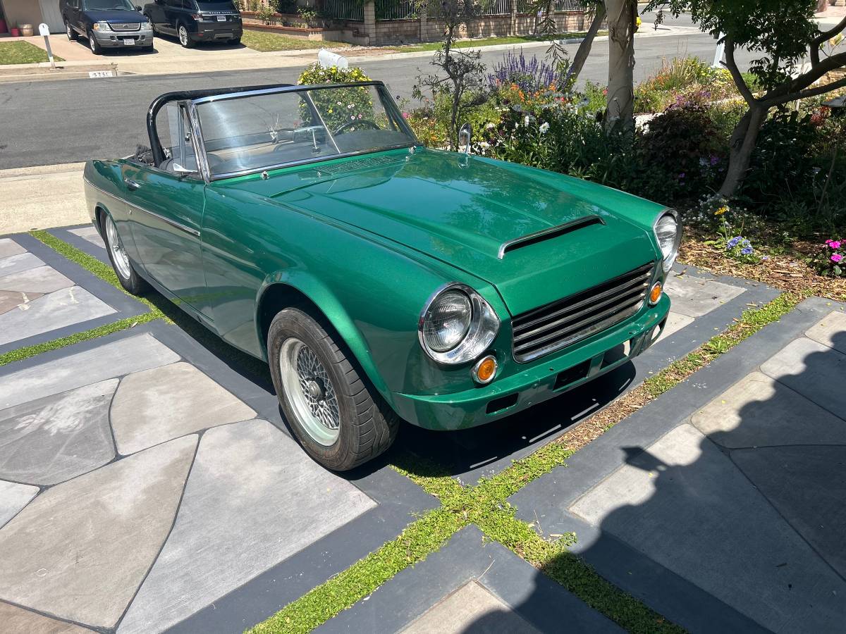 Datsun-roadster-1967-green-2