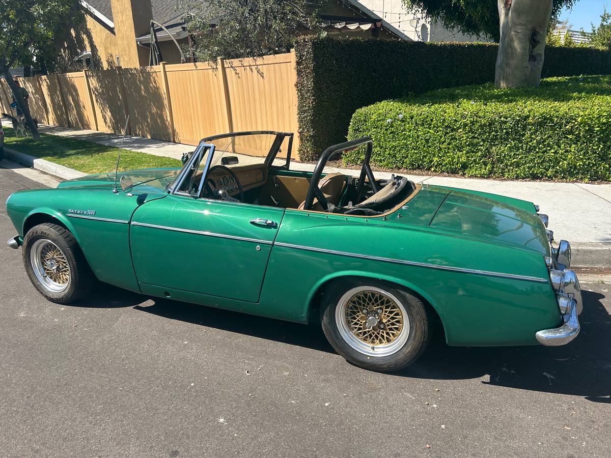 Datsun-roadster-1967-green-3