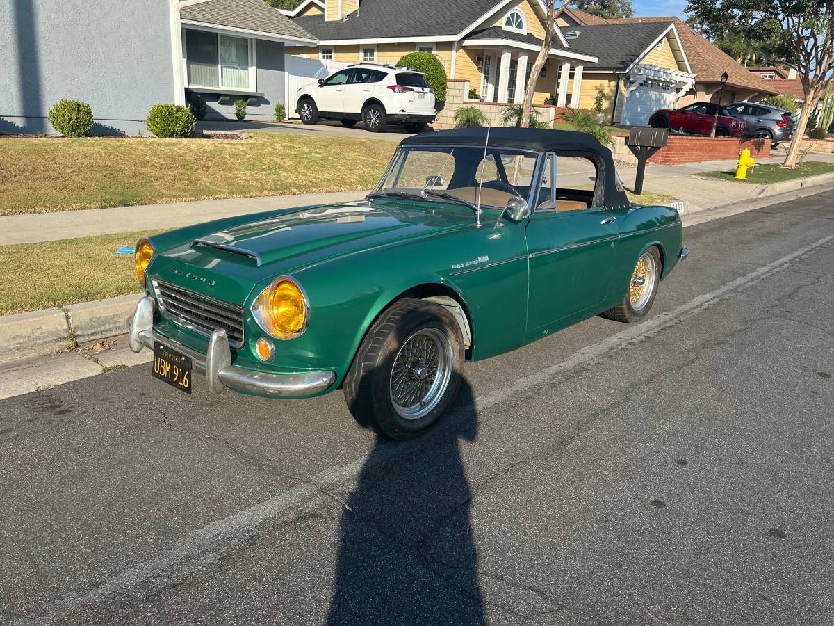 Datsun-roadster-1967-green-5
