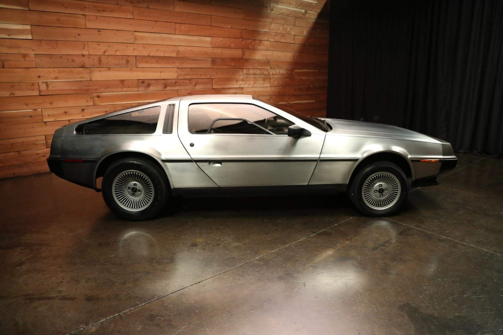 DeLorean-1981-1