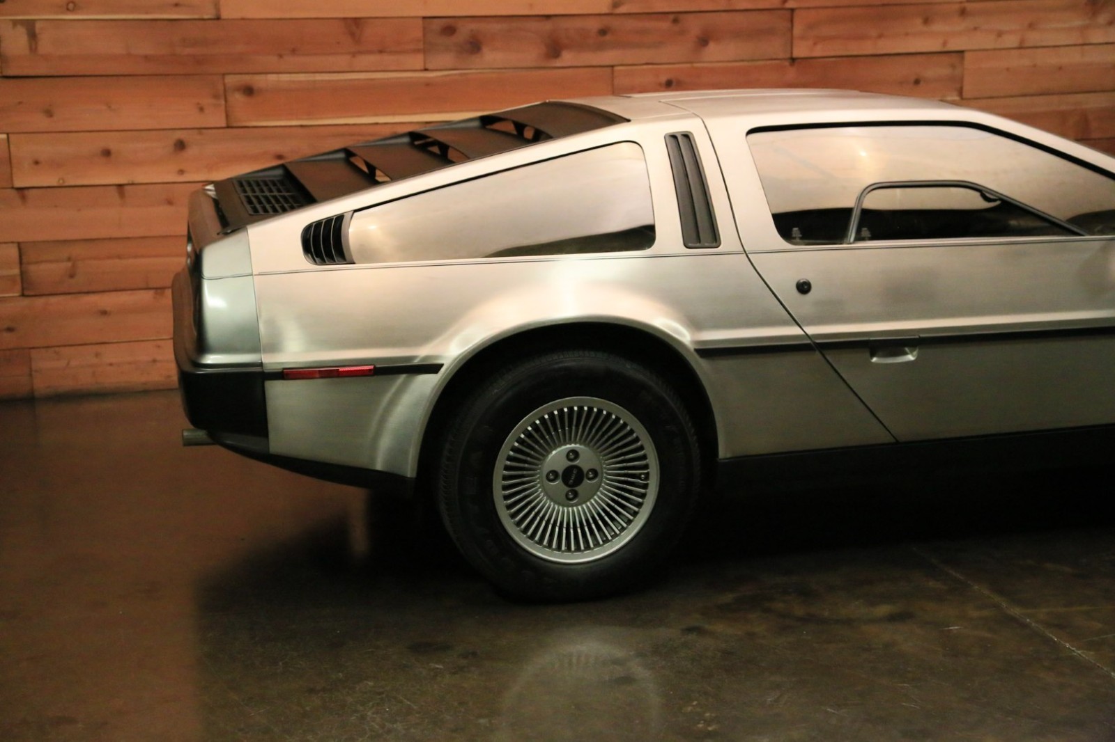 DeLorean-1981-2