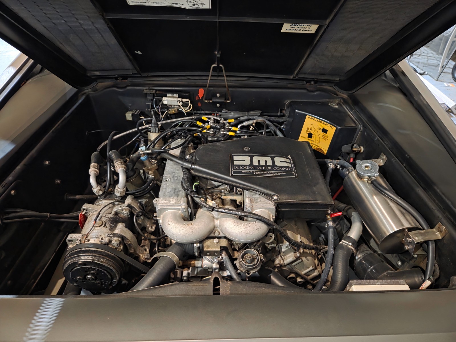 DeLorean-DMC12-1981-Coupe-22