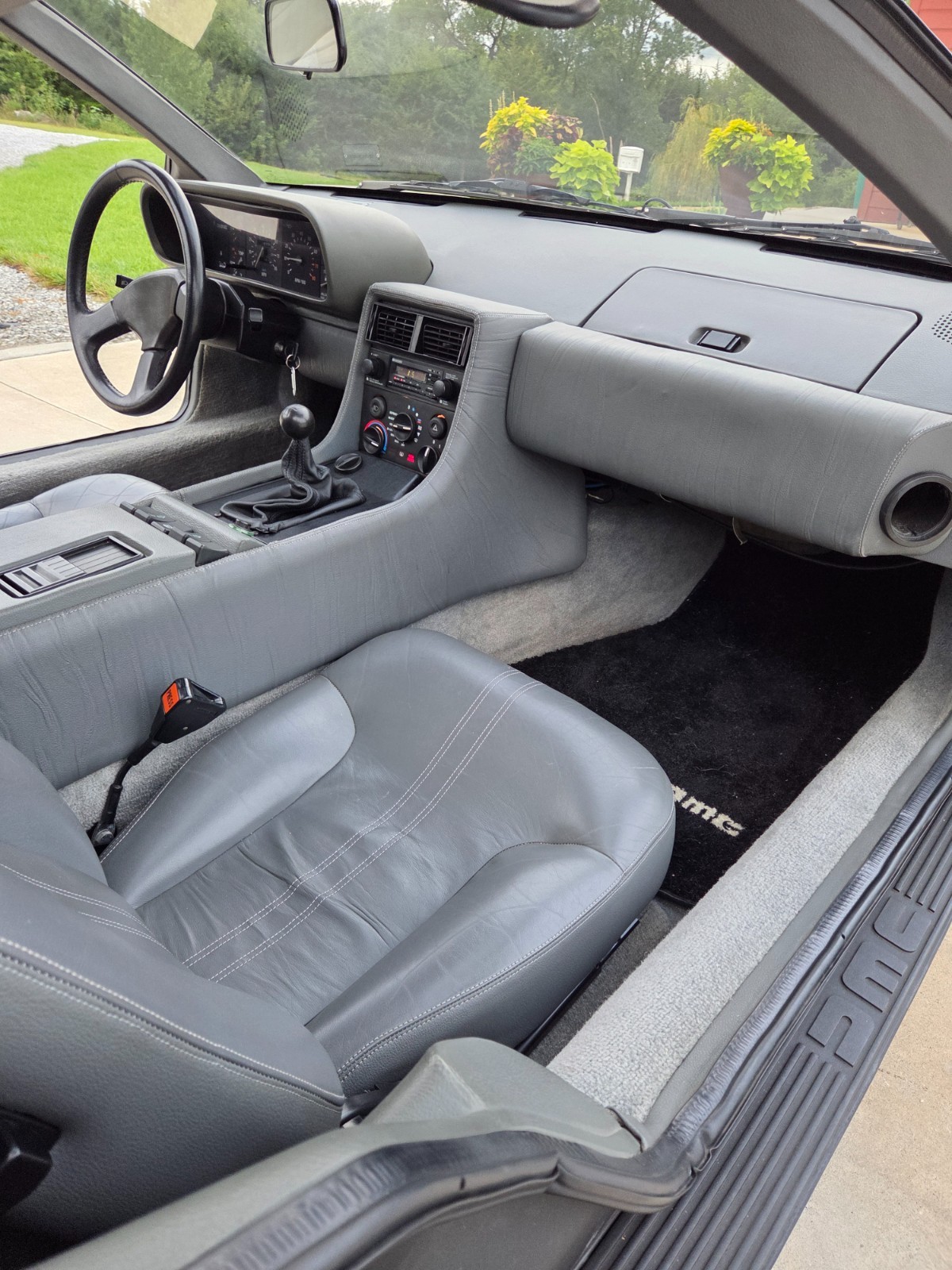DeLorean-DMC12-1981-Coupe-8