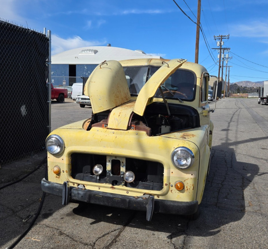 Dodge-12-ton-truck-5-window-pilot-house-1952-Standard-Cab-Pickup-1