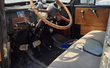 Dodge-12-ton-truck-5-window-pilot-house-1952-Standard-Cab-Pickup-10