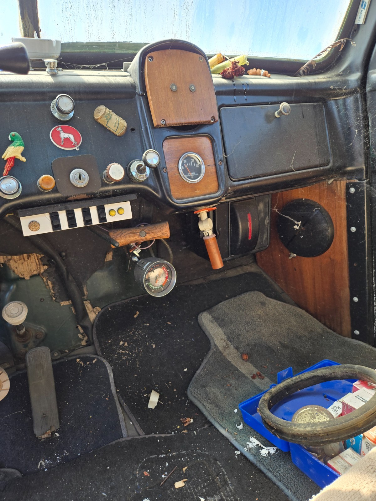 Dodge-12-ton-truck-5-window-pilot-house-1952-Standard-Cab-Pickup-11