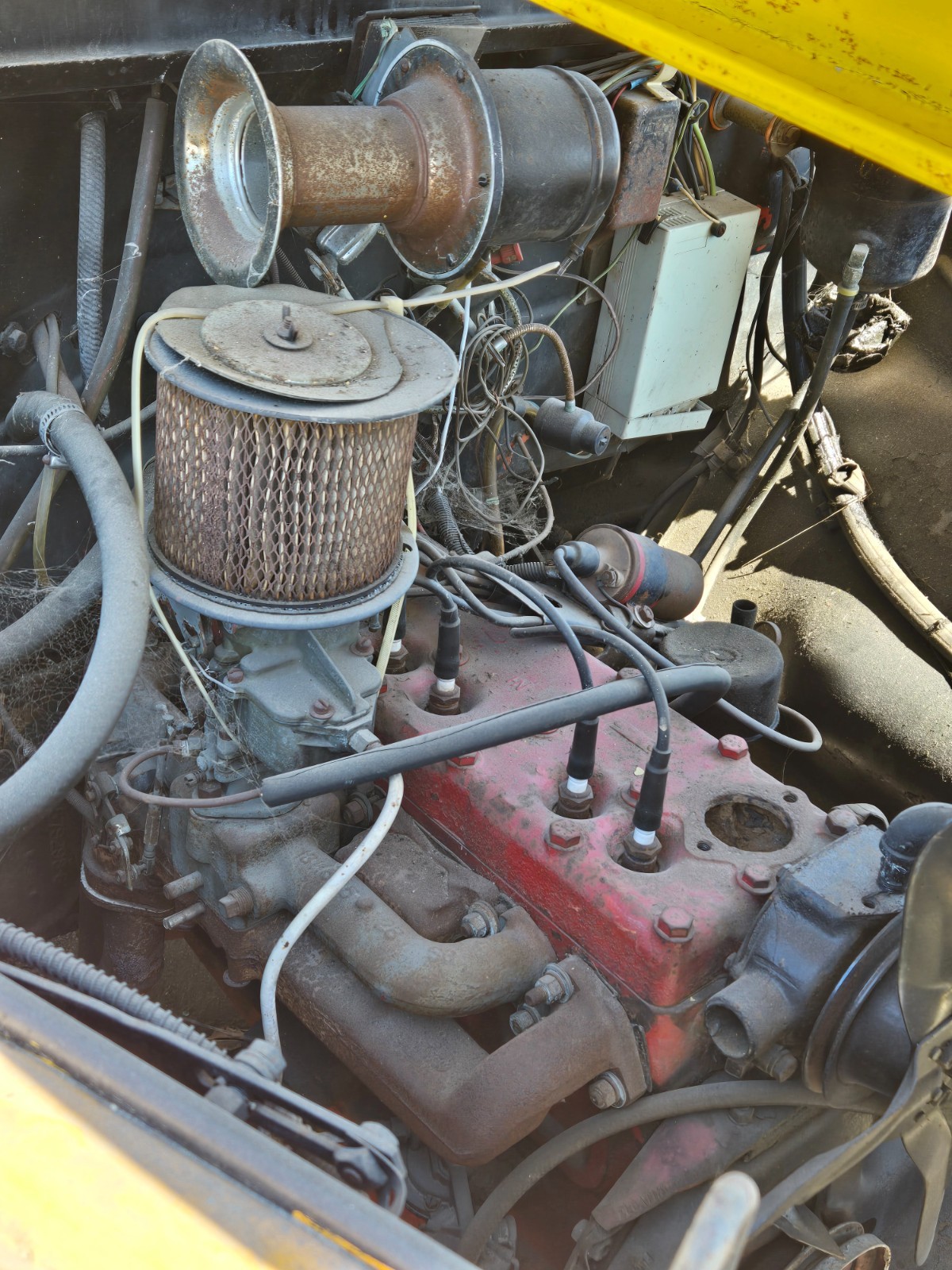 Dodge-12-ton-truck-5-window-pilot-house-1952-Standard-Cab-Pickup-16