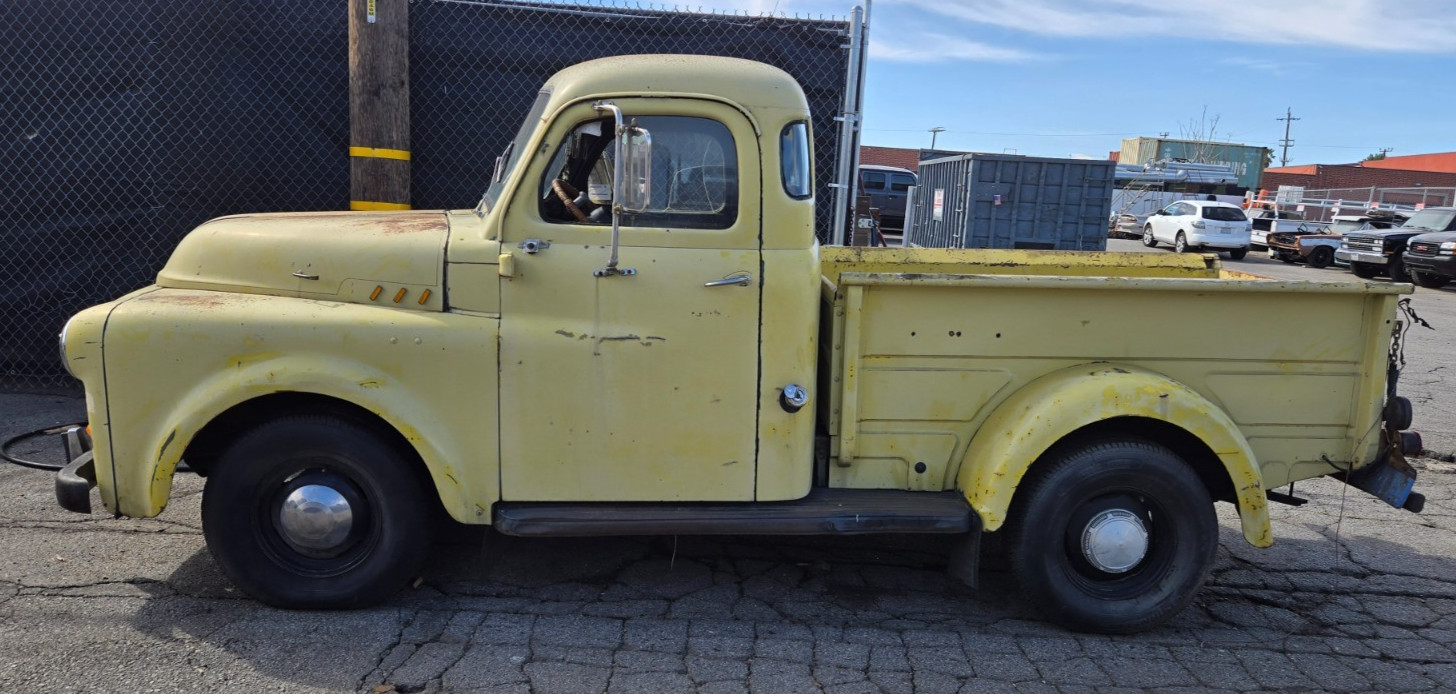 Dodge-12-ton-truck-5-window-pilot-house-1952-Standard-Cab-Pickup-3
