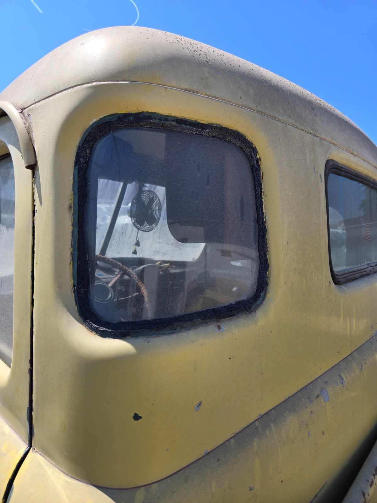 Dodge-12-ton-truck-5-window-pilot-house-1952-Standard-Cab-Pickup-5