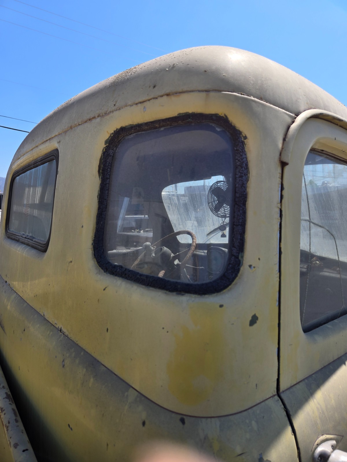 Dodge-12-ton-truck-5-window-pilot-house-1952-Standard-Cab-Pickup-6