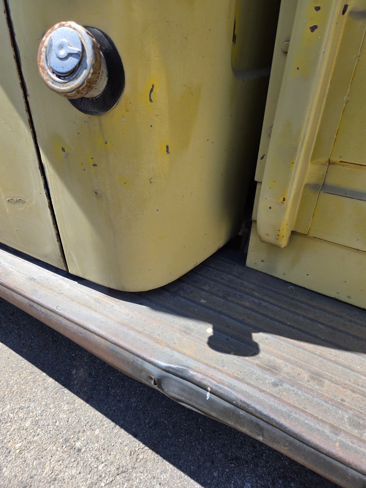 Dodge-12-ton-truck-5-window-pilot-house-1952-Standard-Cab-Pickup-9