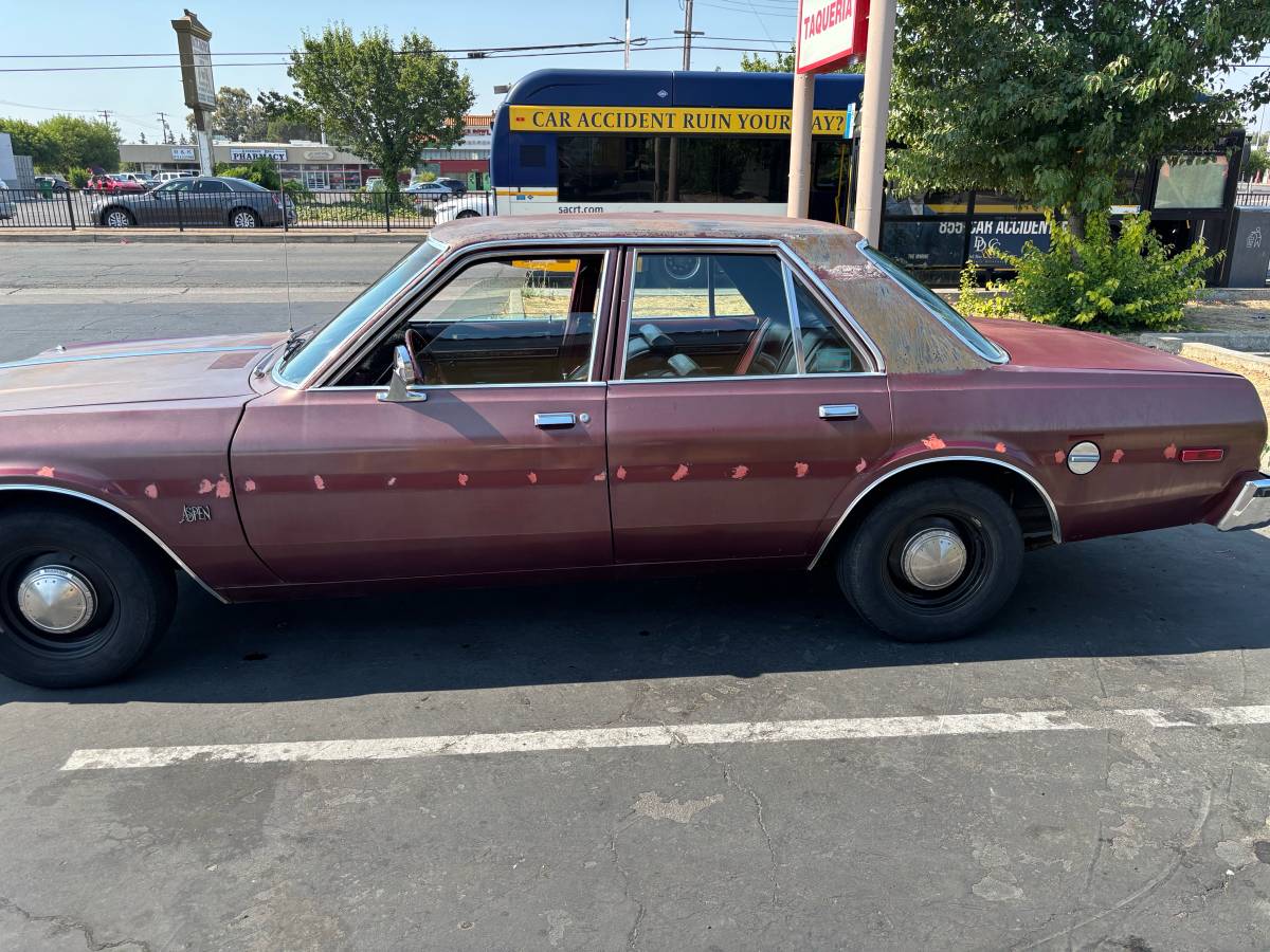 Dodge-1977-red-3