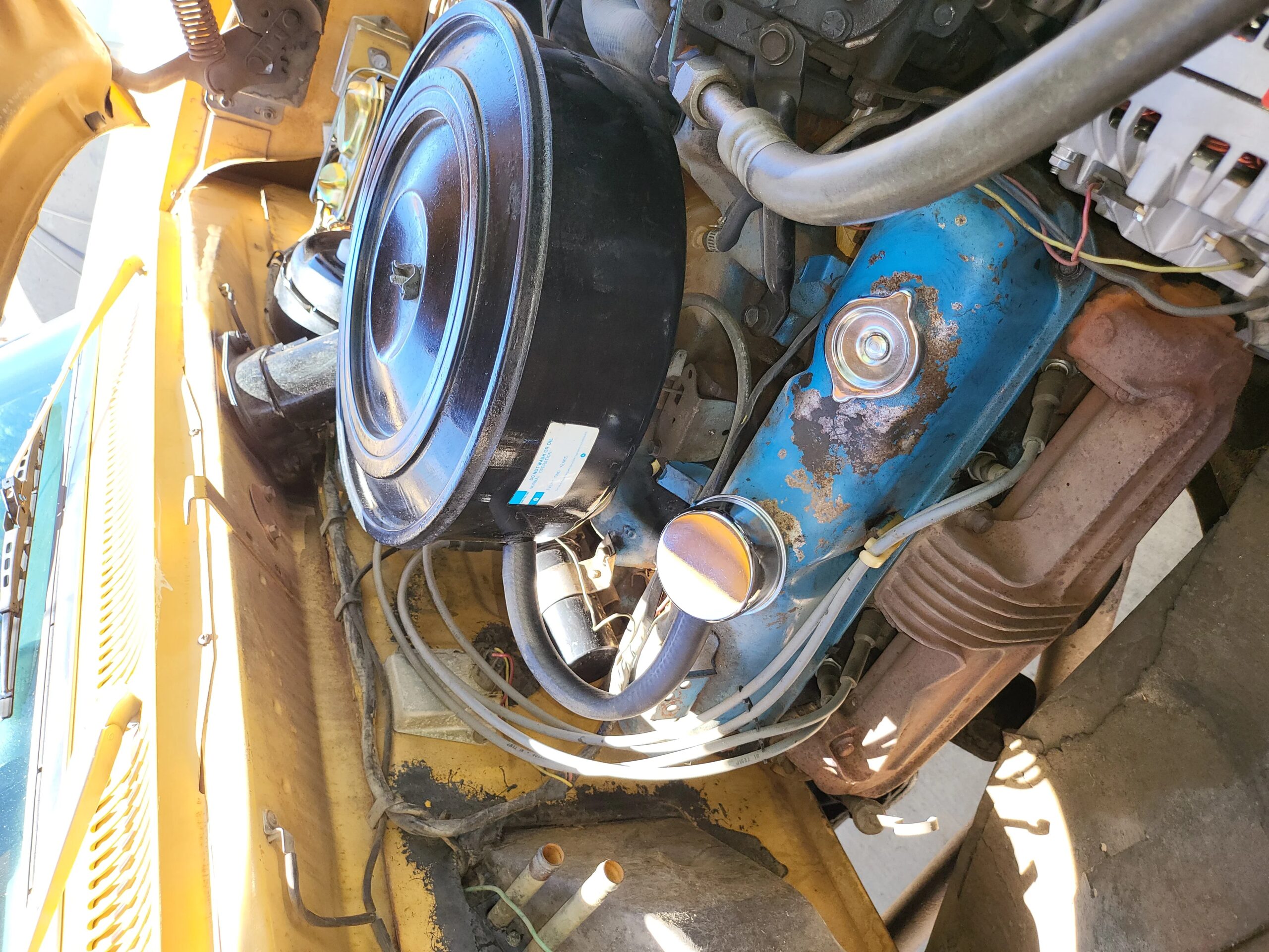 Dodge-B200-1973-Gold-Gold-17