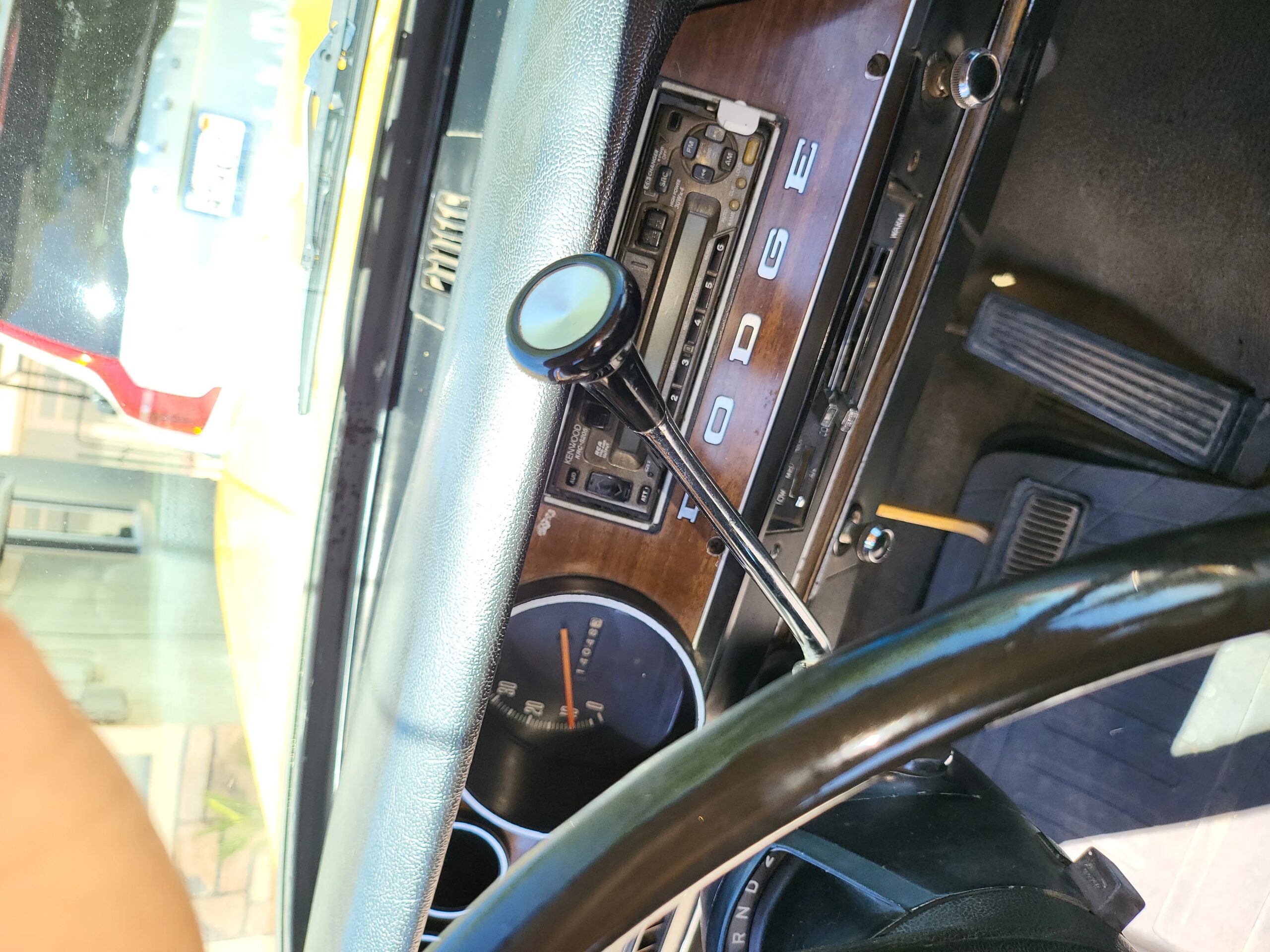 Dodge-B200-1973-Gold-Gold-2