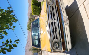 Dodge-B200-1973-Gold-Gold-4