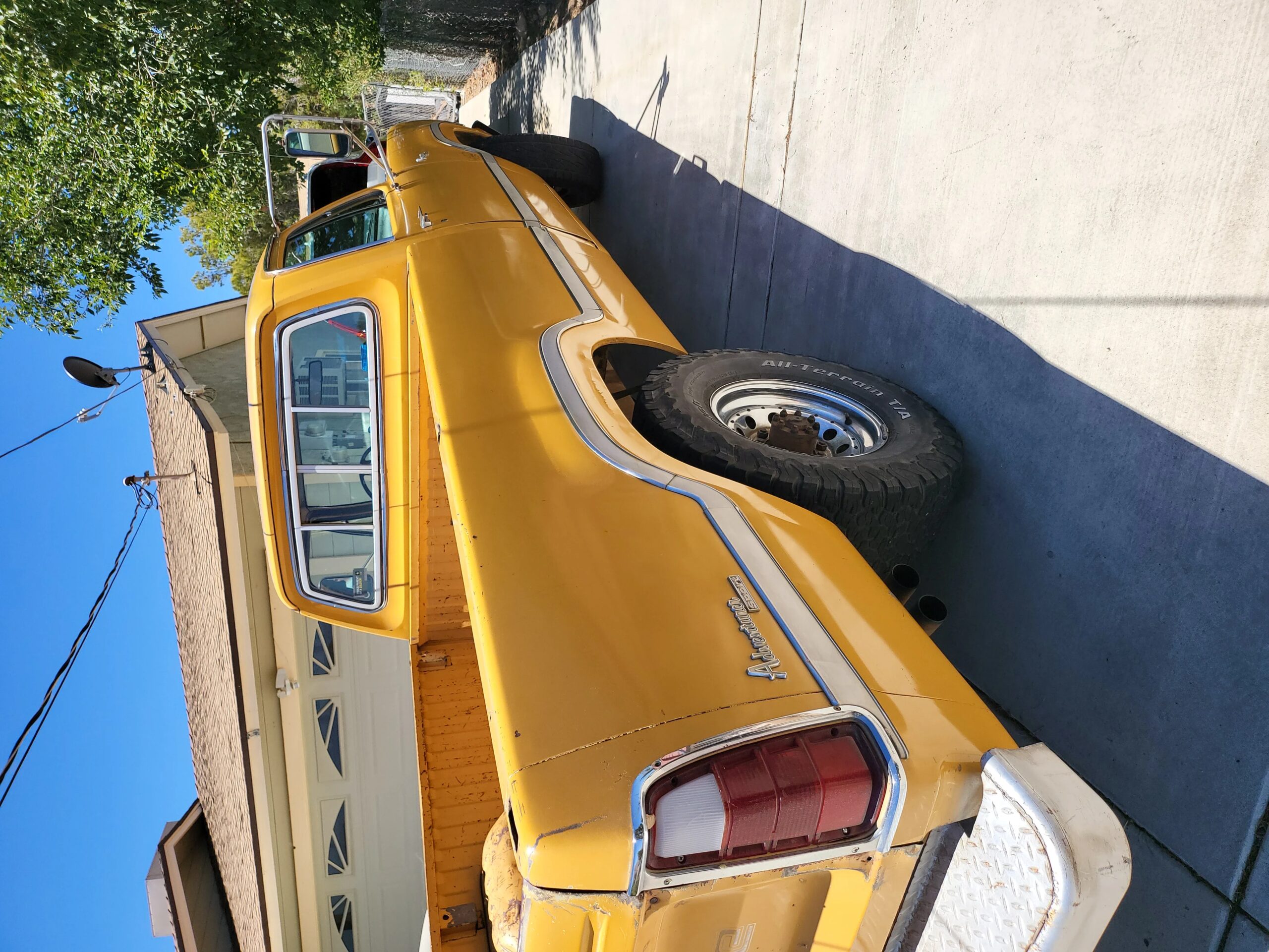 Dodge-B200-1973-Gold-Gold-6