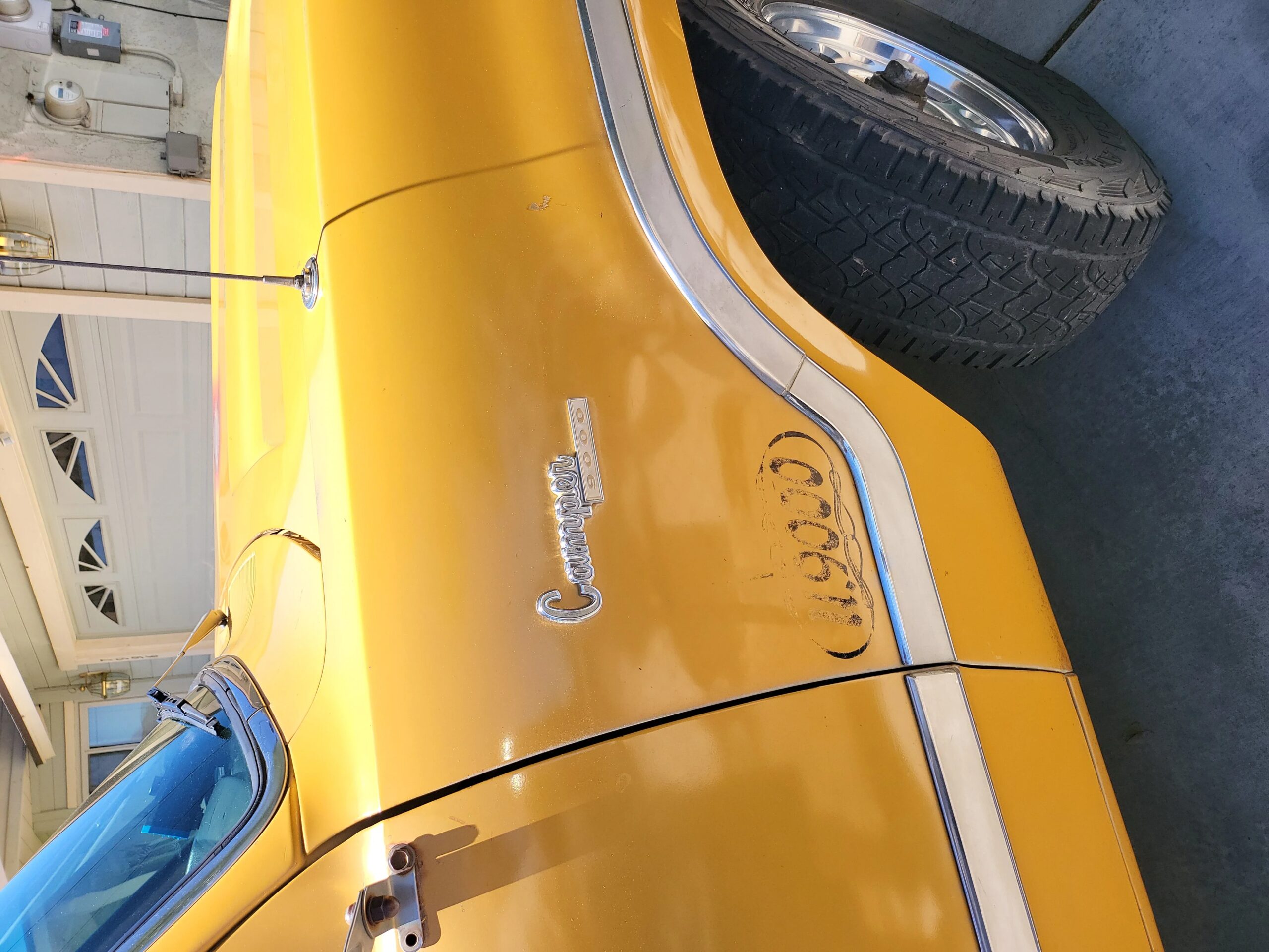 Dodge-B200-1973-Gold-Gold-8