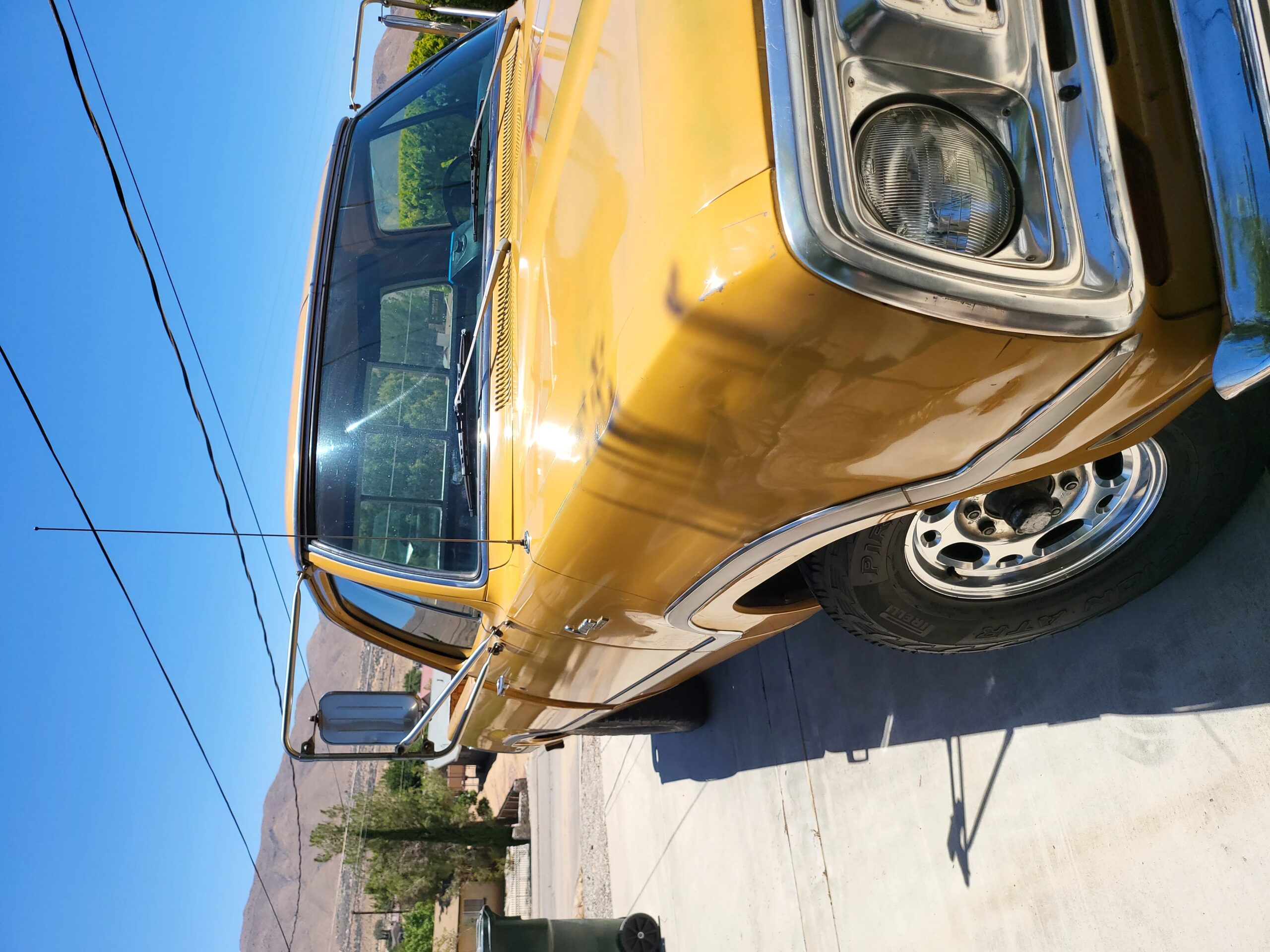 Dodge-B200-1973-Gold-Gold