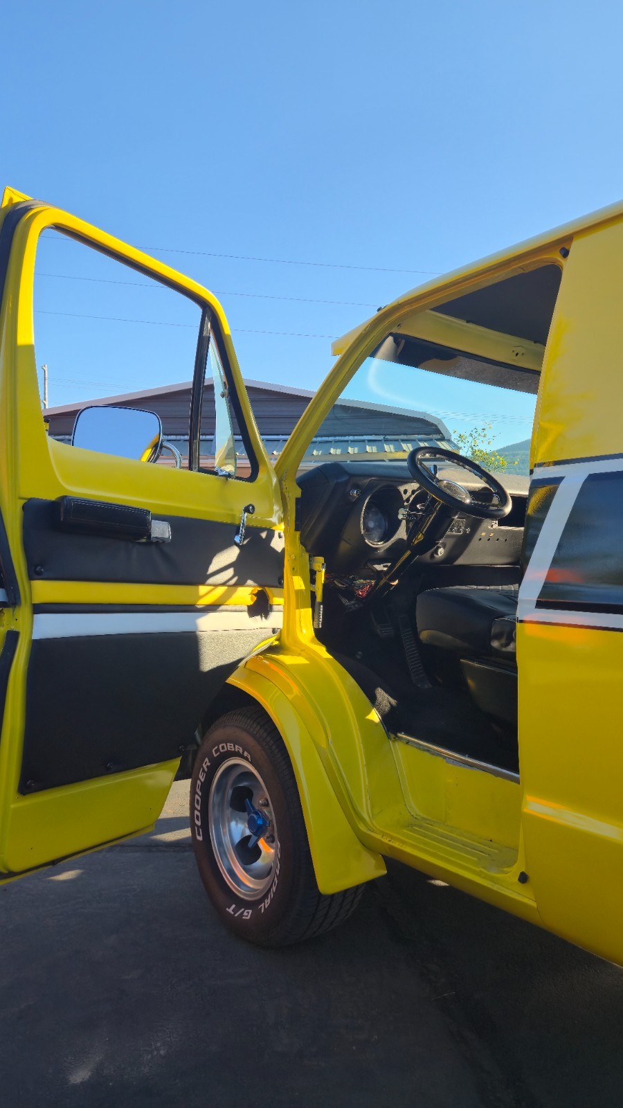 Dodge-B200-Van-1977-Standard-Passenger-Van-10