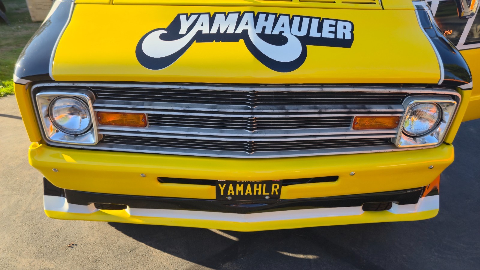 Dodge-B200-Van-1977-Standard-Passenger-Van-12
