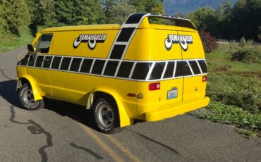 Dodge-B200-Van-1977-Standard-Passenger-Van-2