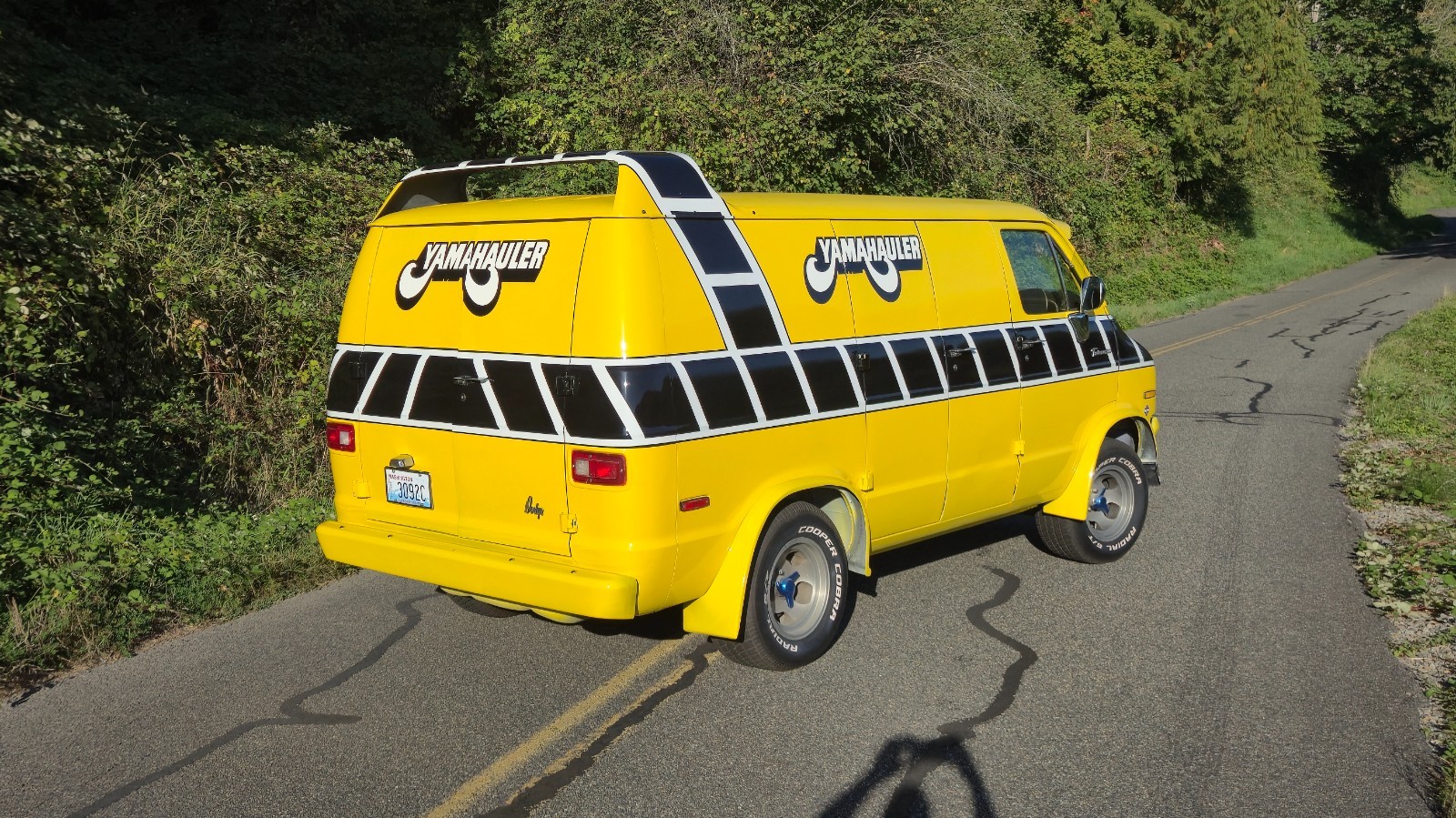 Dodge-B200-Van-1977-Standard-Passenger-Van-3