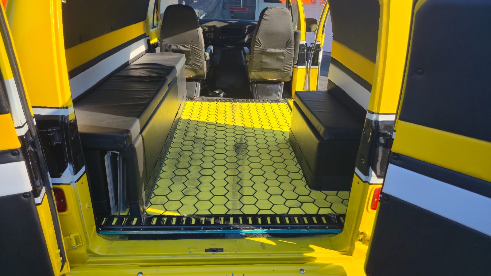 Dodge-B200-Van-1977-Standard-Passenger-Van-5